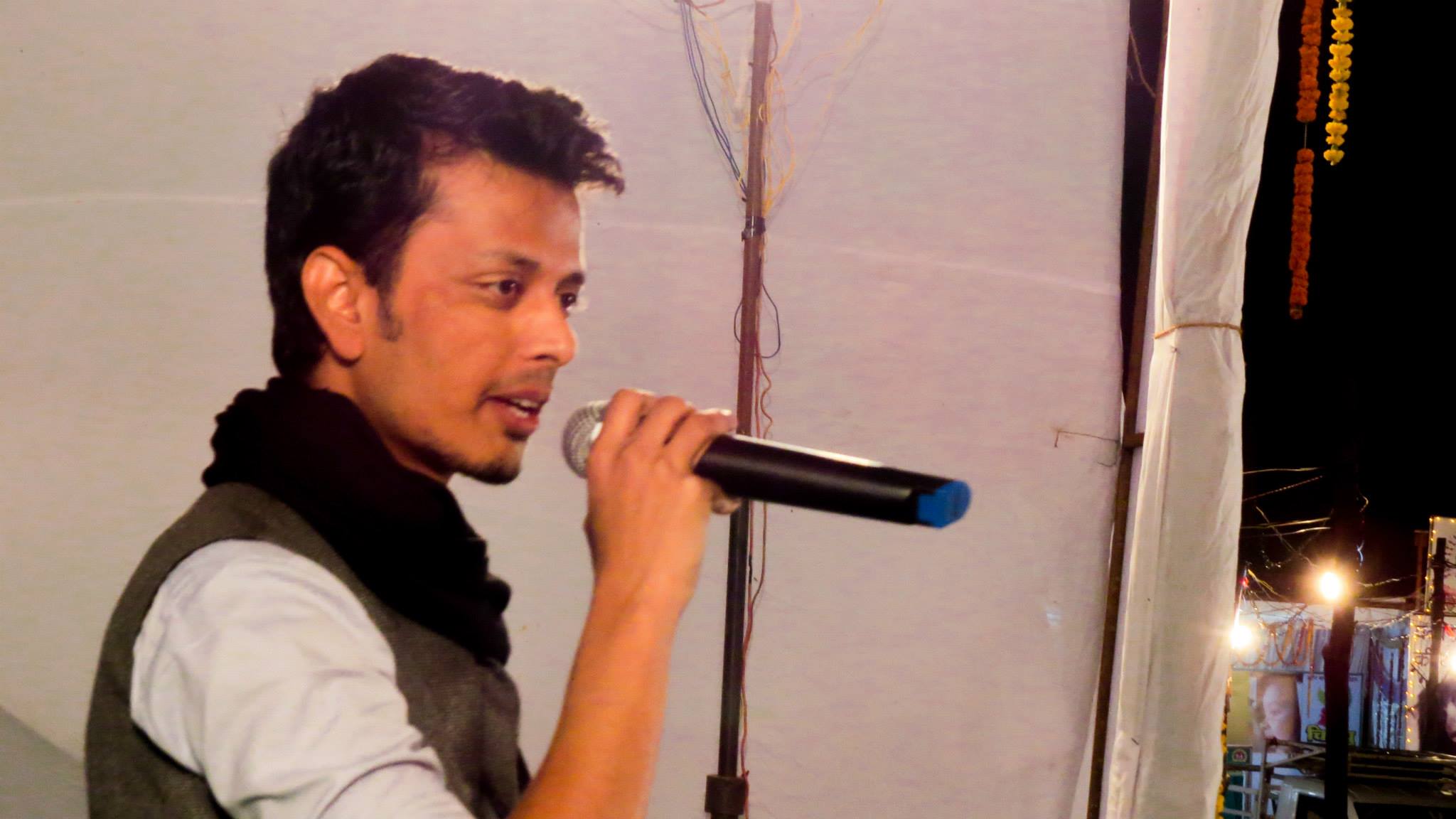 Amir Hashmi singing live on stage at Chhattisgarh Rajyotsav concert
